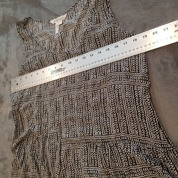 BCBGeneration Women Large Sleeveless Flared Hem Blouse Top Geometric Gray Casual - Picture 4 of 5